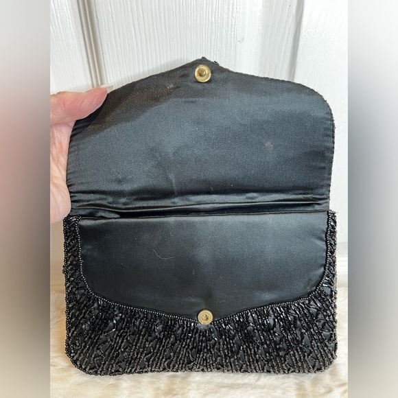 LA REGALE BEADED INTRICATE PATTERN ENVELOPE CLUTCH STYLE BAG